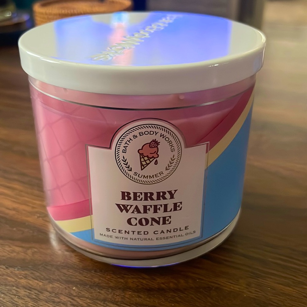 Bath and Body Works Berry Waffle Cone 3 Wick Candle